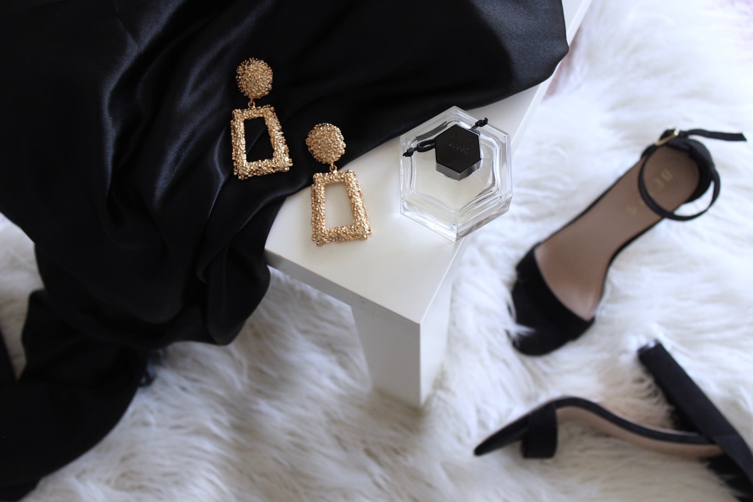 Why Monochromatic Palettes Dominate Modern Luxury Fashion